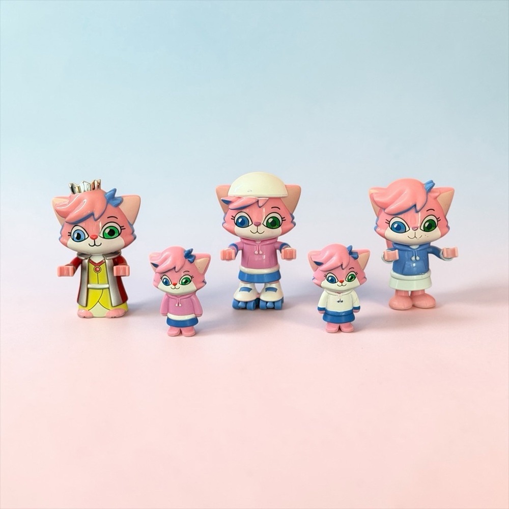 FIVE‎ Ryan's World Alpha Lexa Pink Cat Roller Skater, Queen, And Hoodie Figures